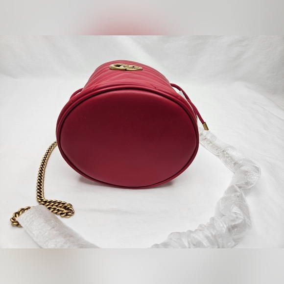 SOLD!! Gucci Marmont Matelassé Drawstring Bucket Bag Crossbody Red - Picture 6 of 10